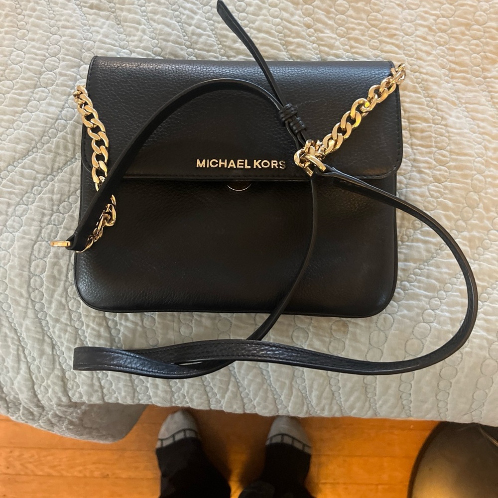 Michael Kors Crossbody purse excellent condition